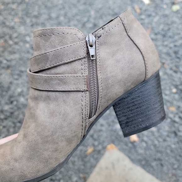 Indigo Rd. Sigrid Booties - Picture 12 of 12